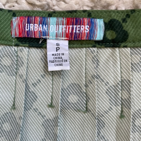 Urban Outfitters Pleated Skit - Picture 2 of 6